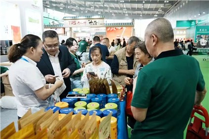 我與中部農博會的24年 | 集團公司副董事長吳浩人：連續(xù)24年參加，進行品牌展示與新品推廣